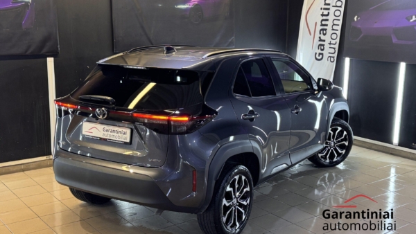 Alternative view of Toyota Yaris Cross 1.5 Hybrid Style Edition